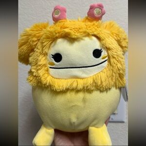 Squishmallow Nomi the Bigfoot Spring 2026 Flower Head Piece